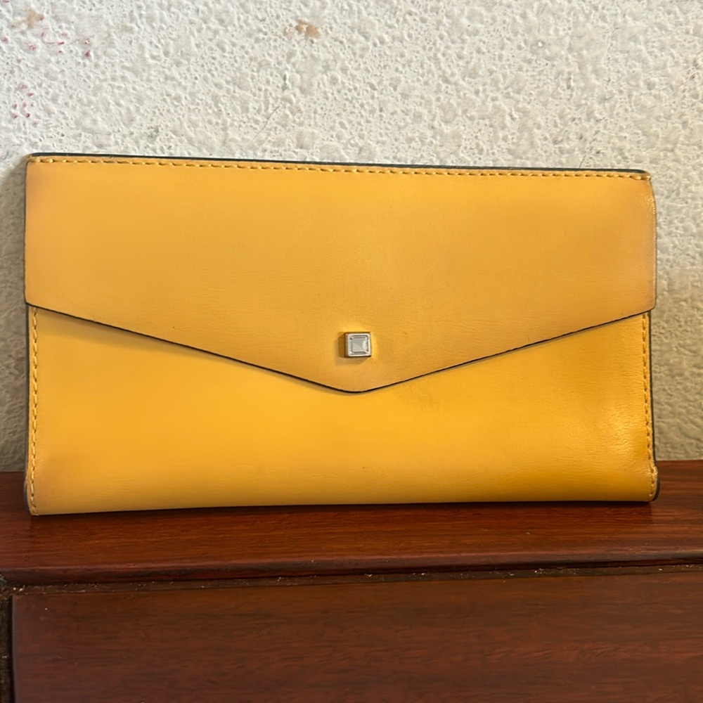 Lodi’s Long Leather Wallet